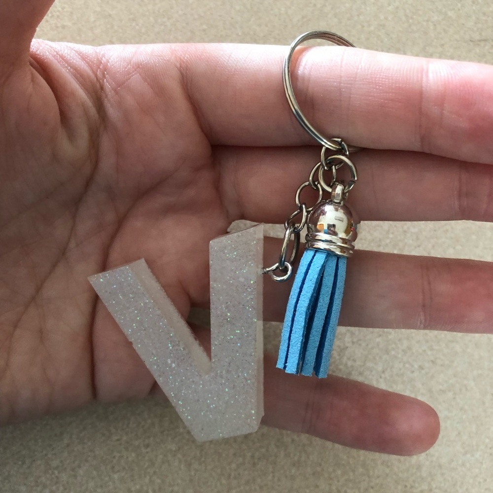 Handmade Letter "V" Keychain - Picture 2 of 6